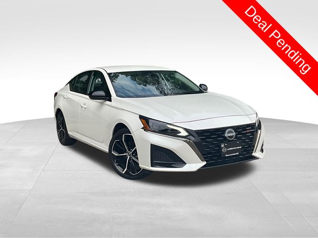 Pearl White Tricoat 2025 Nissan Altima Sedan Front-Wheel Drive Continuously Variable Transmission