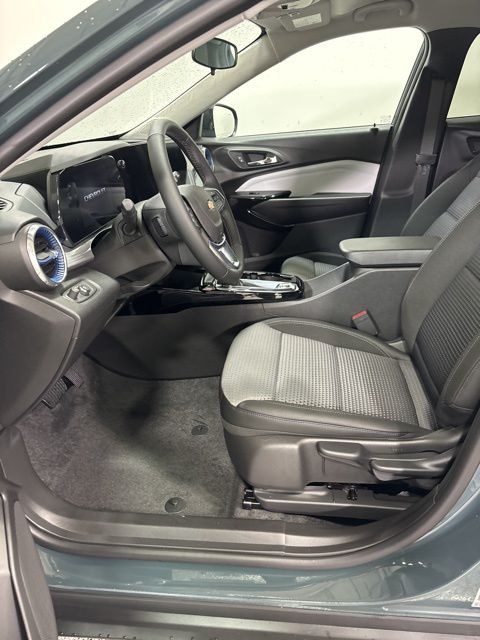 2025 Chevrolet Trax LT photo