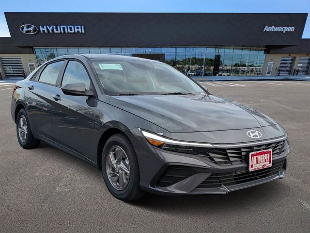 Gray 2026 Hyundai Elantra SE FWD Sedan Front-Wheel Drive Continuously Variable Transmission