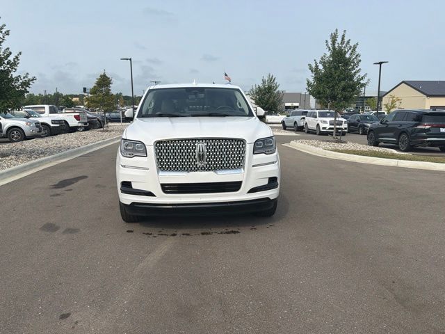 White Metallic 2024 Lincoln Navigator SUV / Crossover Four-Wheel Drive Automatic