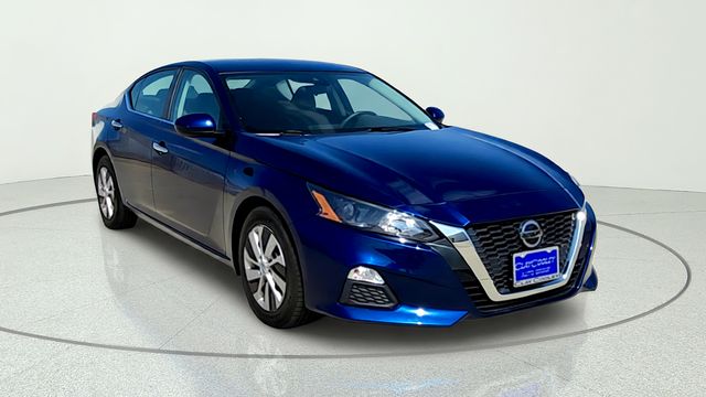 Deep Blue Pearl 2022 Nissan Altima Sedan Front-Wheel Drive Continuously Variable Transmission