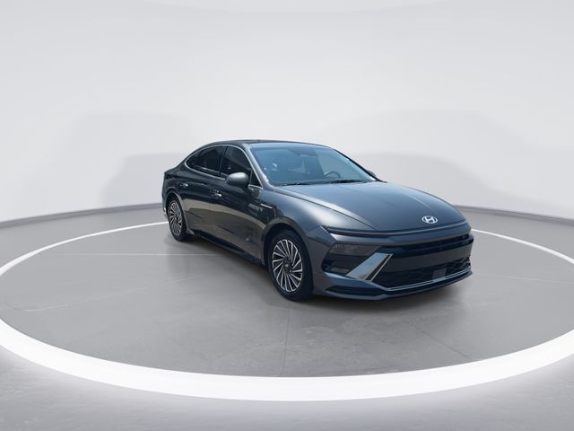 Used 2025 Gray Hyundai SEL image 2
