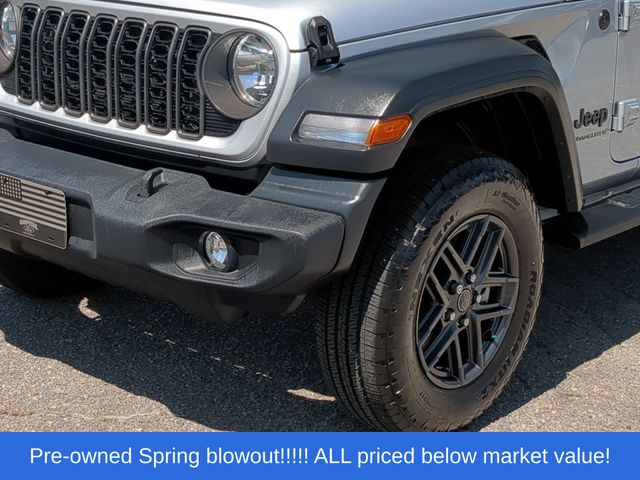 Used 2024 Silver Zynith Clearcoat Jeep Sport S image 17