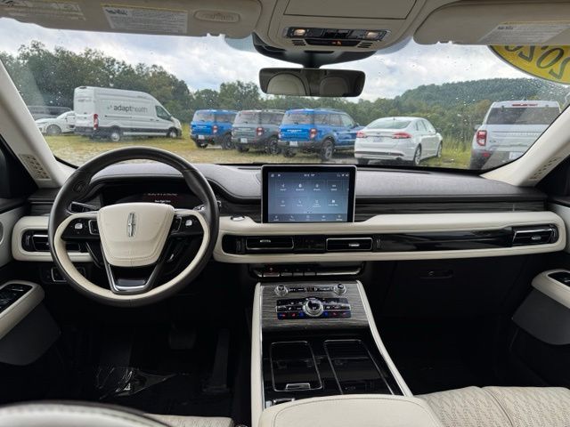 Used 2020 White Lincoln Black Label Grand Touring image 17
