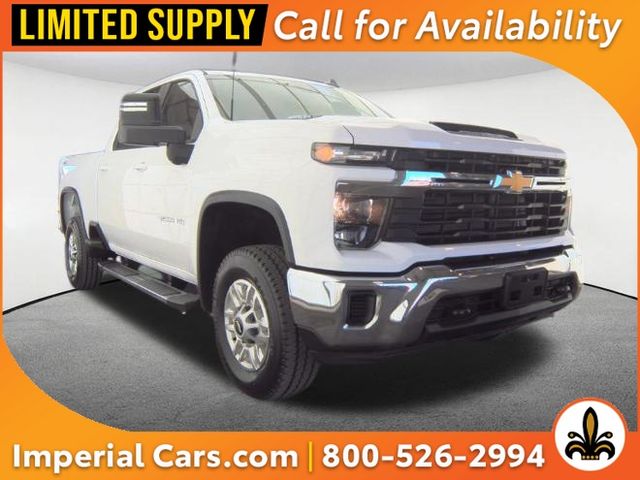 Summit White 2026 Chevrolet Silverado 2500HD Pickup Truck Four-Wheel Drive Automatic