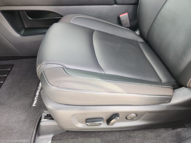 Used 2025 Nissan Pathfinder SUV