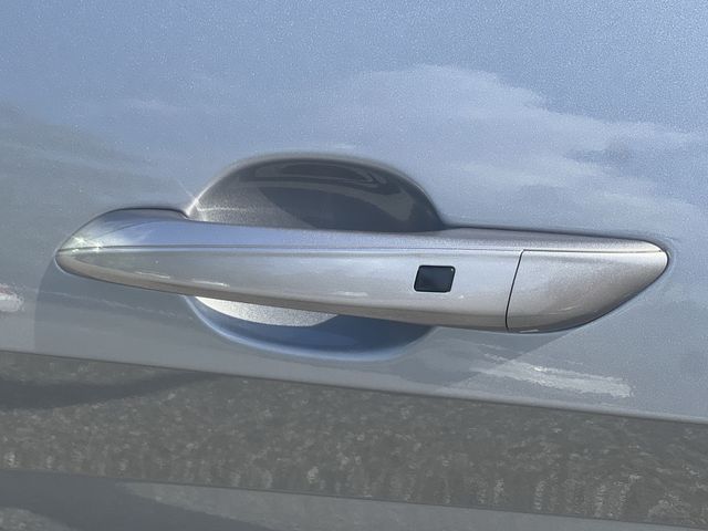 Used 2025 Silver Hyundai SEL Convenience image 41