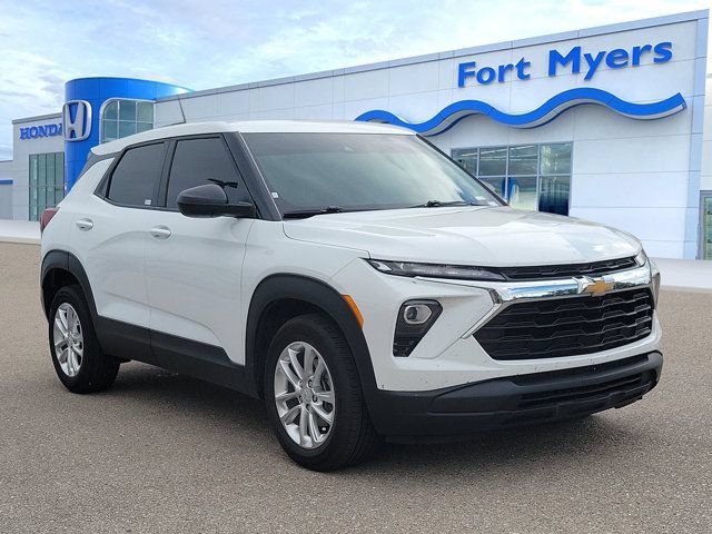 Summit White 2025 Chevrolet Trailblazer SUV / Crossover Front-Wheel Drive Continuously Variable Transmission