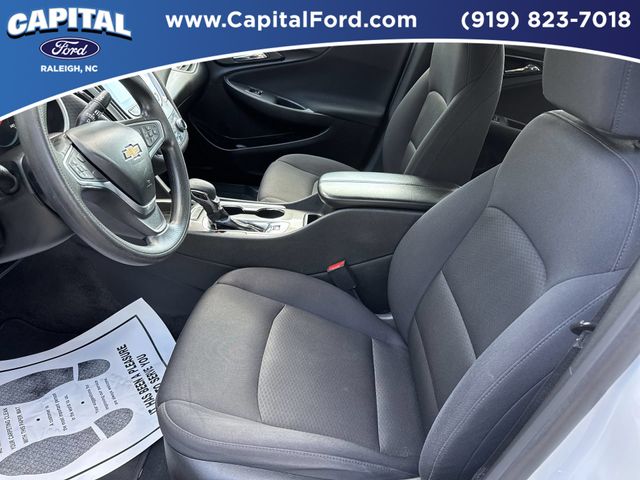Used 2022 White Chevrolet LT image 19