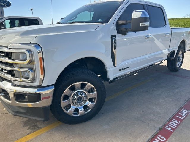 Star White Metallic Tri-Coat 2023 Ford F-350 Super Duty Lariat Crew Cab 4WD Pickup Truck Four-Wheel Drive Automatic