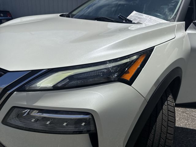 Used 2023 White Nissan SV image 31