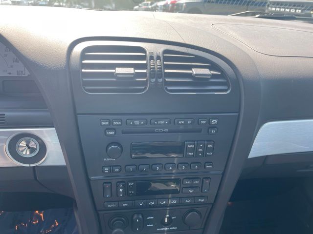 Used 2002  Ford Base image 16