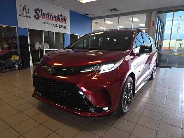 2025 Toyota Sienna XSE 7-Passenger Hybrid AWD's photo