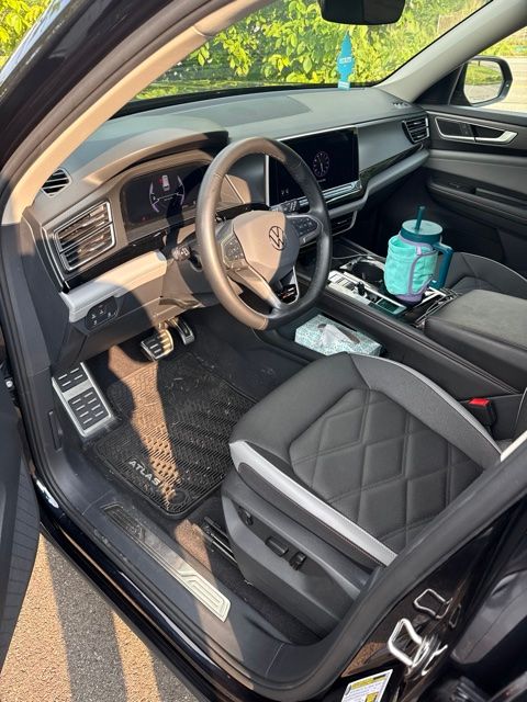 2024 Volkswagen Atlas 2.0T Peak Edition SE w/Technology Black at Sutliff Volkswagen