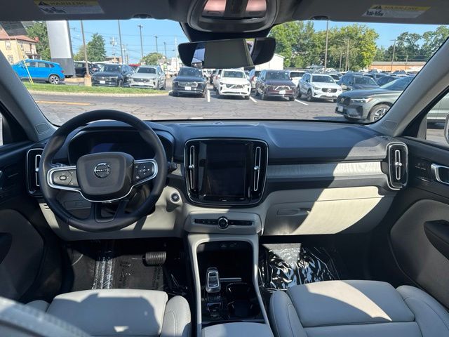 Used 2024 Volvo XC40 SUV