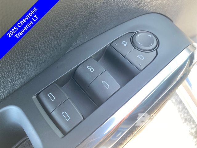 2025 Chevrolet Traverse LT photo