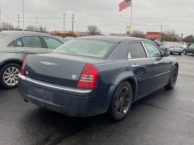 2007 Chrysler 300C Base 11