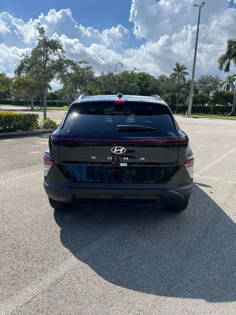 Used 2025 Black Hyundai SEL image 7