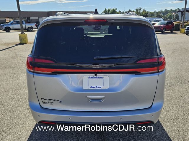 New 2026 Silver Chrysler Select image 11