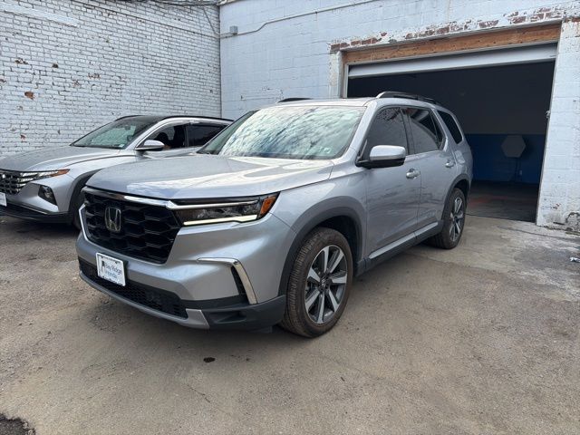 Lunar Silver Metallic 2024 Honda Pilot Touring AWD SUV / Crossover All-Wheel Drive Automatic