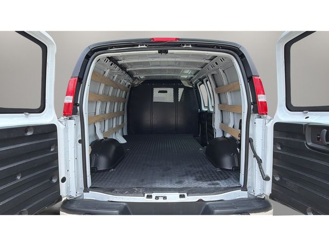 Used 2025 White Chevrolet Work Van image 30