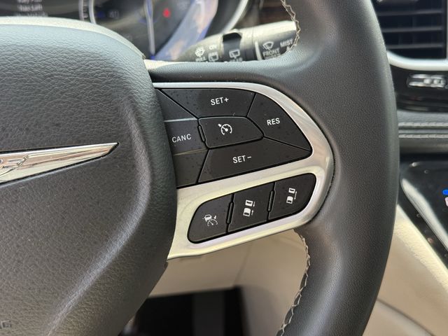 2023 Chrysler Pacifica Limited Gray at Durrett Motor Company