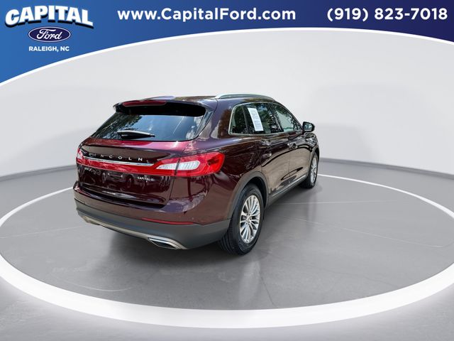 Used 2018 Red Lincoln Select image 8