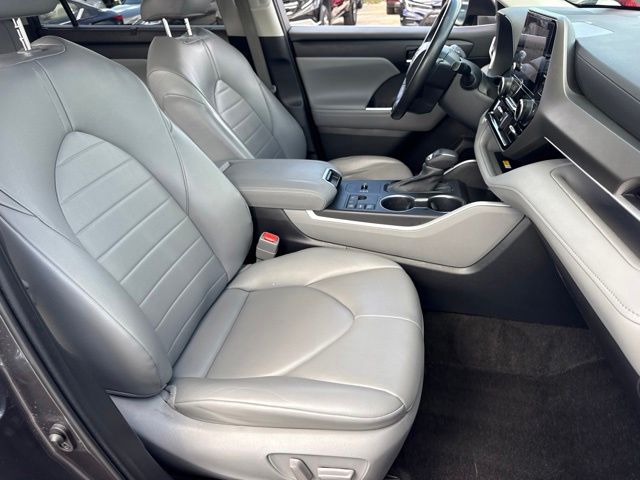 2023 Toyota Highlander - $30,988
