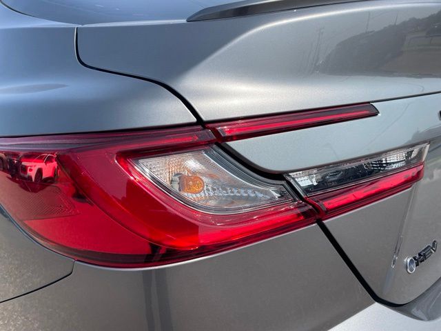 Used 2025  Toyota SE image 7