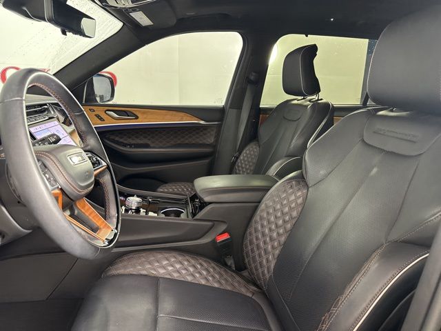 2022 Diamond Black Crystal Pearlcoat Jeep Grand Cherokee L Summit 4X4 SUV