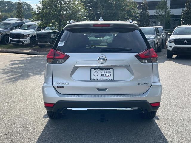 2017 Nissan Rogue SL 4