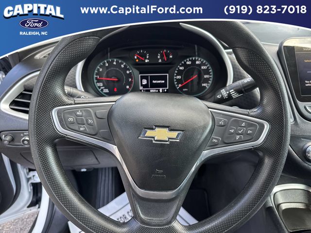 Used 2022 White Chevrolet LT image 24