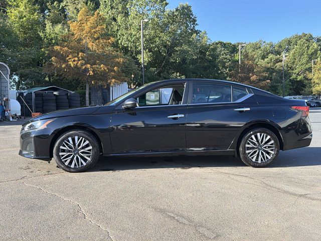 Used 2025 Black Nissan 2.5 SV image 2