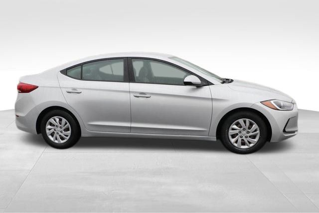 2018 Hyundai Elantra SE 16