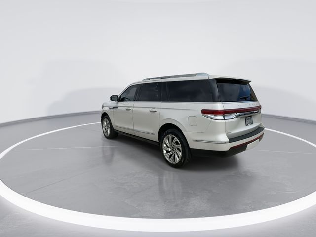 Used 2024 White Lincoln Reserve image 5