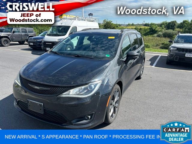 Brilliant Black Crystal Pearlcoat 2019 Chrysler Pacifica Minivan Front-Wheel Drive 9-Speed Automatic