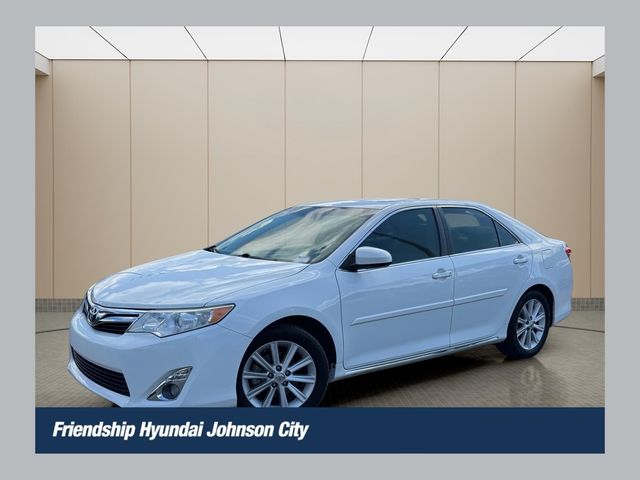 Super White 2013 Toyota Camry Sedan Front-Wheel Drive 6-Speed Automatic