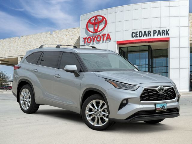 Celestial Silver Metallic 2022 Toyota Highlander Limited FWD SUV / Crossover Front-Wheel Drive 8-Speed Automatic