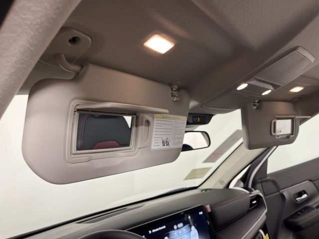 2025 Aspen White Tricoat Nissan Kicks SR FWD SUV