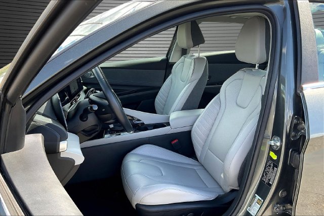 Used 2024 Hyundai Elantra Sedan