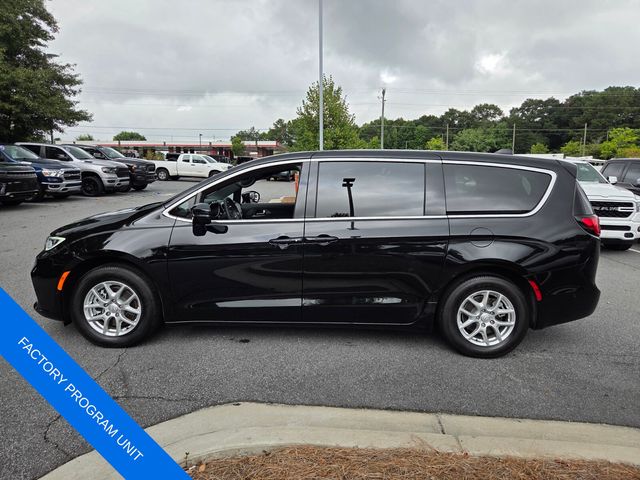 Used 2025 Chrysler Pacifica Van