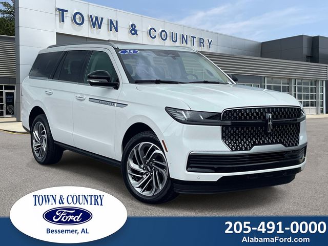 Pristine White Metallic Tri-Coat 2025 Lincoln Navigator Reserve 4WD SUV / Crossover Four-Wheel Drive Automatic