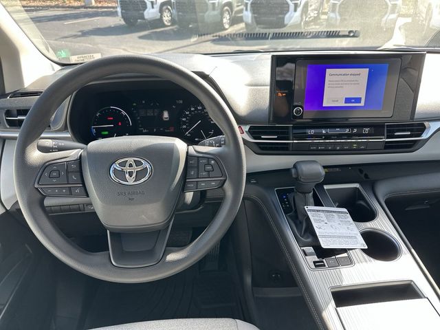 2025 Toyota Sienna LE 7