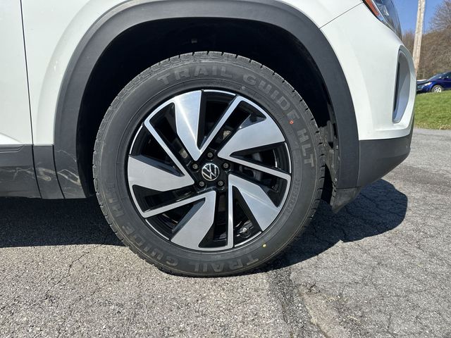 Certified Used 2025  Volkswagen 2.0T SE w/Technology image 20