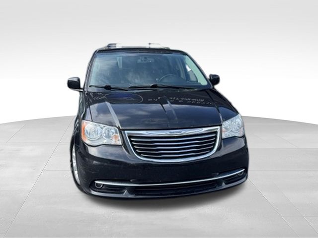Brilliant Black Crystal Pearlcoat 2016 Chrysler Town & Country Minivan Front-Wheel Drive 6-Speed Automatic