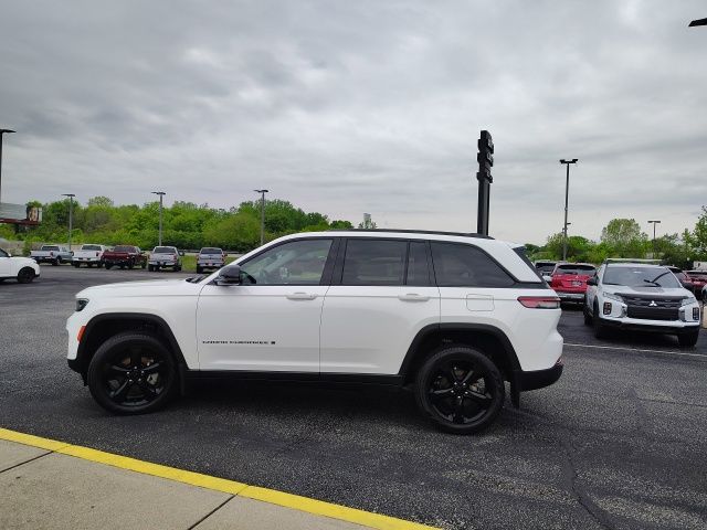 Used 2023 White Jeep Limited image 4