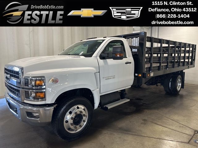 Summit White 2024 Chevrolet Silverado 6500HD Chassis Pickup Truck Rear-Wheel Drive Automatic