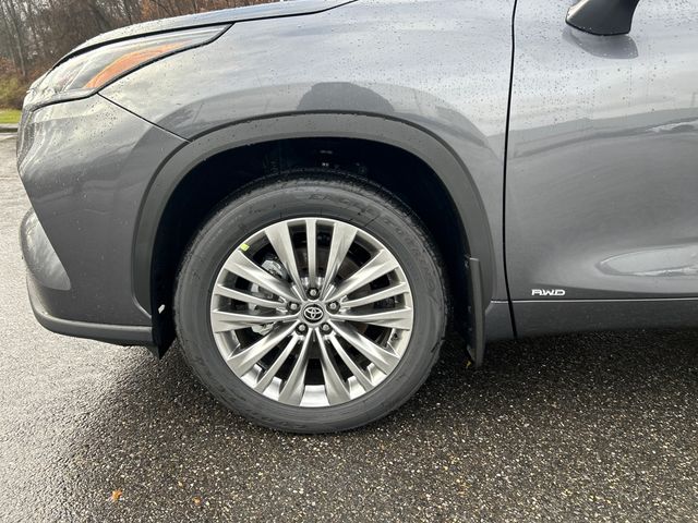 new 2025 Toyota Highlander Hybrid car, priced at $57,546