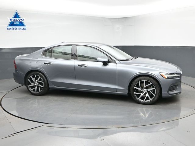 2020 Volvo S60 T5 Momentum FWD