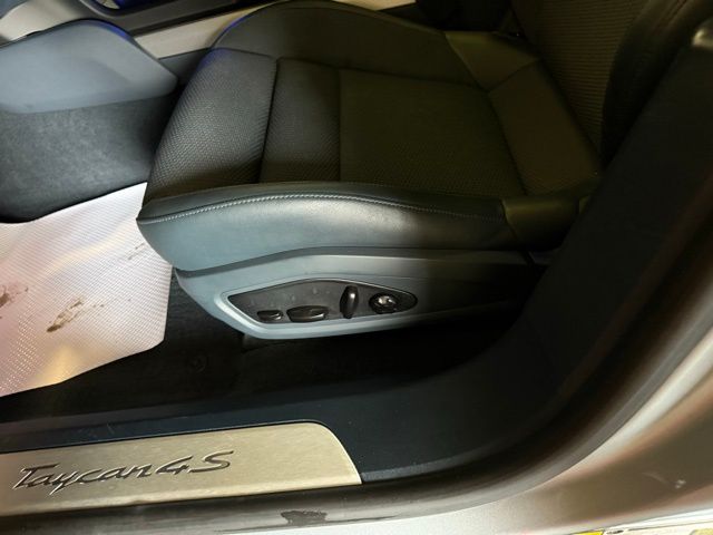 2021 Porsche Taycan 4S photo
